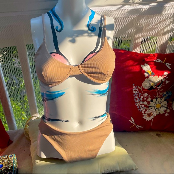 Bathing suit - Picture 1 of 3